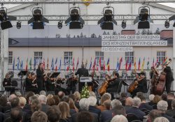 2 Gedenkfeier 80. Jahrestag der Befreiung des Konzentrationslagers Flossenbürg Foto: altrofoto.de