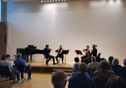 Leo Hansmann und Jorge Silva, Violine – Margarete Silva, Viola – Rupert Hußnätter, Violoncello