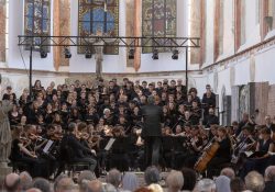 Sonderkonzert der Konzertreihen KLANG.RAUM.MUSEUM Oratorium Felix Mendelssohn-Bartholdy "Der Elias" Chöre der HfkM Regensburg und HfK Bayreuth Symphonieorchester der Universität Regensburg mit Solisten Katja Stuber Patrizia Häusermann Andrew Lepri Meyer Daniel Ochoa unter Leitung von Arn Goerke Minoritenkirche Regensburg Foto: altrofoto.de