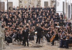 Sonderkonzert der Konzertreihen KLANG.RAUM.MUSEUM Oratorium Felix Mendelssohn-Bartholdy "Der Elias" Chöre der HfkM Regensburg und HfK Bayreuth Symphonieorchester der Universität Regensburg mit Solisten Katja Stuber Patrizia Häusermann Andrew Lepri Meyer Daniel Ochoa unter Leitung von Arn Goerke Minoritenkirche Regensburg Foto: altrofoto.de