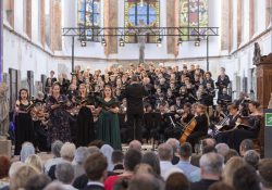 Sonderkonzert der Konzertreihen KLANG.RAUM.MUSEUM Oratorium Felix Mendelssohn-Bartholdy "Der Elias" Chöre der HfkM Regensburg und HfK Bayreuth Symphonieorchester der Universität Regensburg mit Solisten Katja Stuber Patrizia Häusermann Andrew Lepri Meyer Daniel Ochoa unter Leitung von Arn Goerke Minoritenkirche Regensburg Foto: altrofoto.de