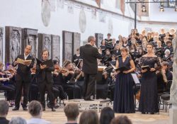 Sonderkonzert der Konzertreihen KLANG.RAUM.MUSEUM Oratorium Felix Mendelssohn-Bartholdy "Der Elias" Chöre der HfkM Regensburg und HfK Bayreuth Symphonieorchester der Universität Regensburg mit Solisten Katja Stuber Patrizia Häusermann Andrew Lepri Meyer Daniel Ochoa unter Leitung von Arn Goerke Minoritenkirche Regensburg Foto: altrofoto.de