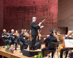 Peter Ronnefeld: "Sinfonie 52" − Symphonieorchester der Universität Regensburg mit Dirigent Arn Goerke